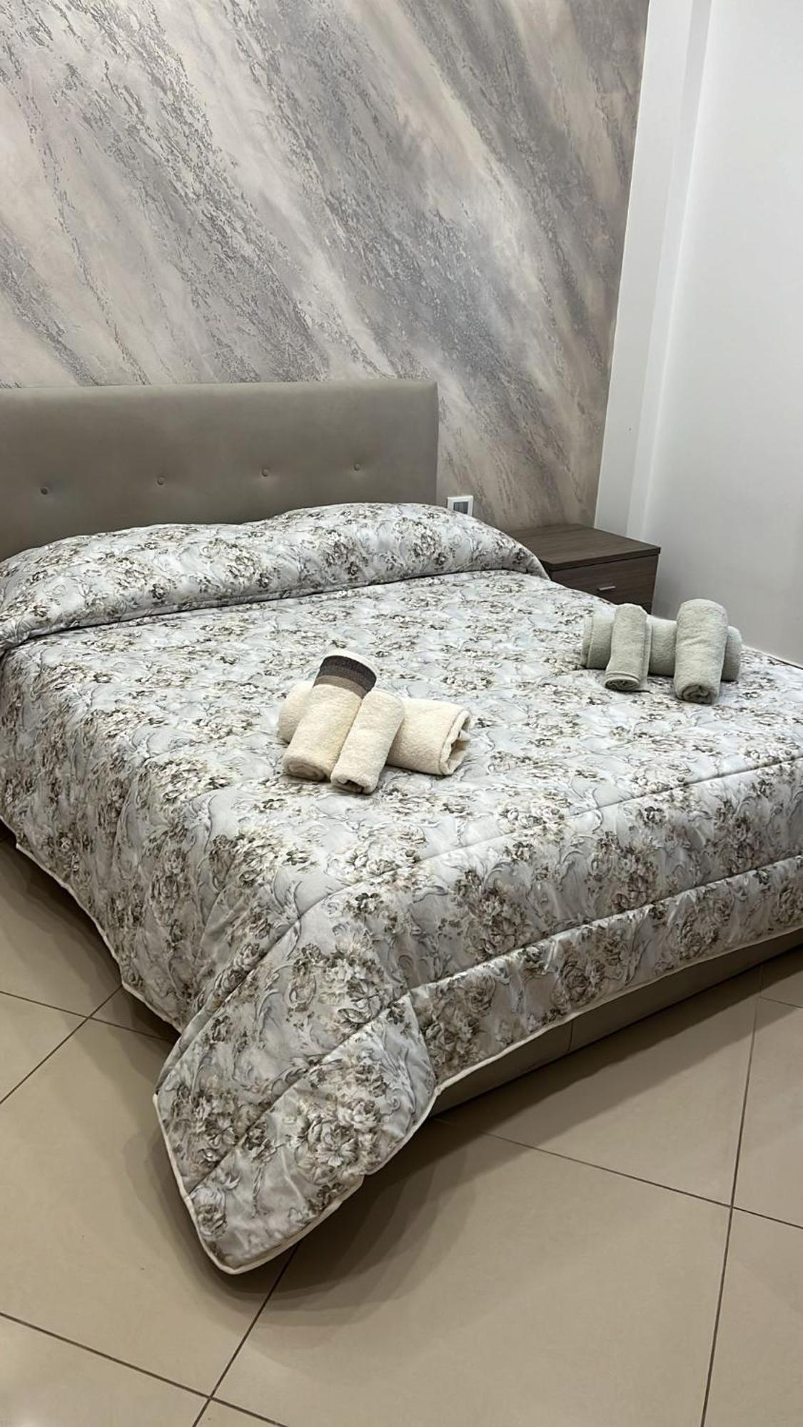 Casa Vacanza Helios Leonforte ภายนอก รูปภาพ