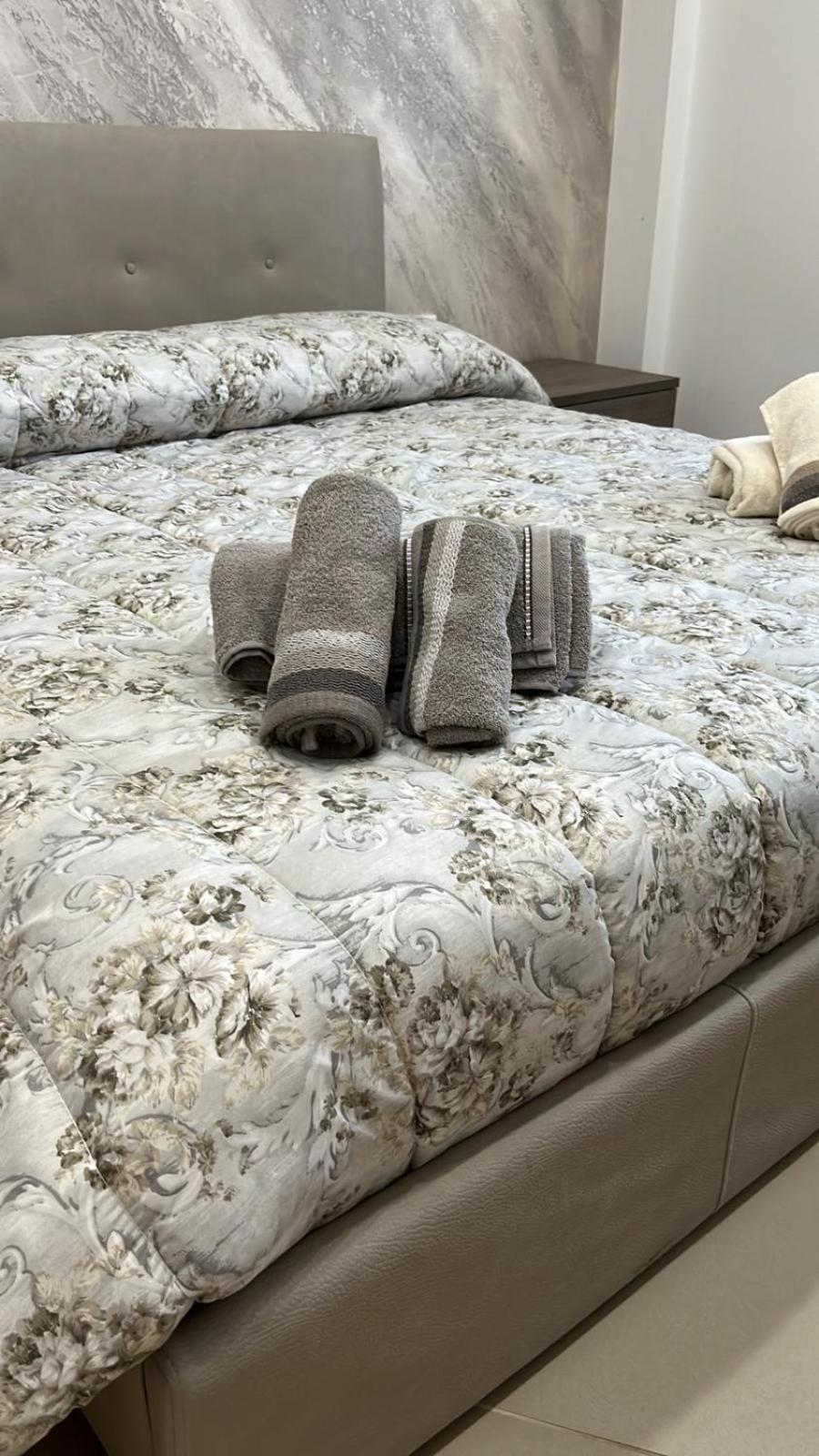 Casa Vacanza Helios Leonforte ภายนอก รูปภาพ