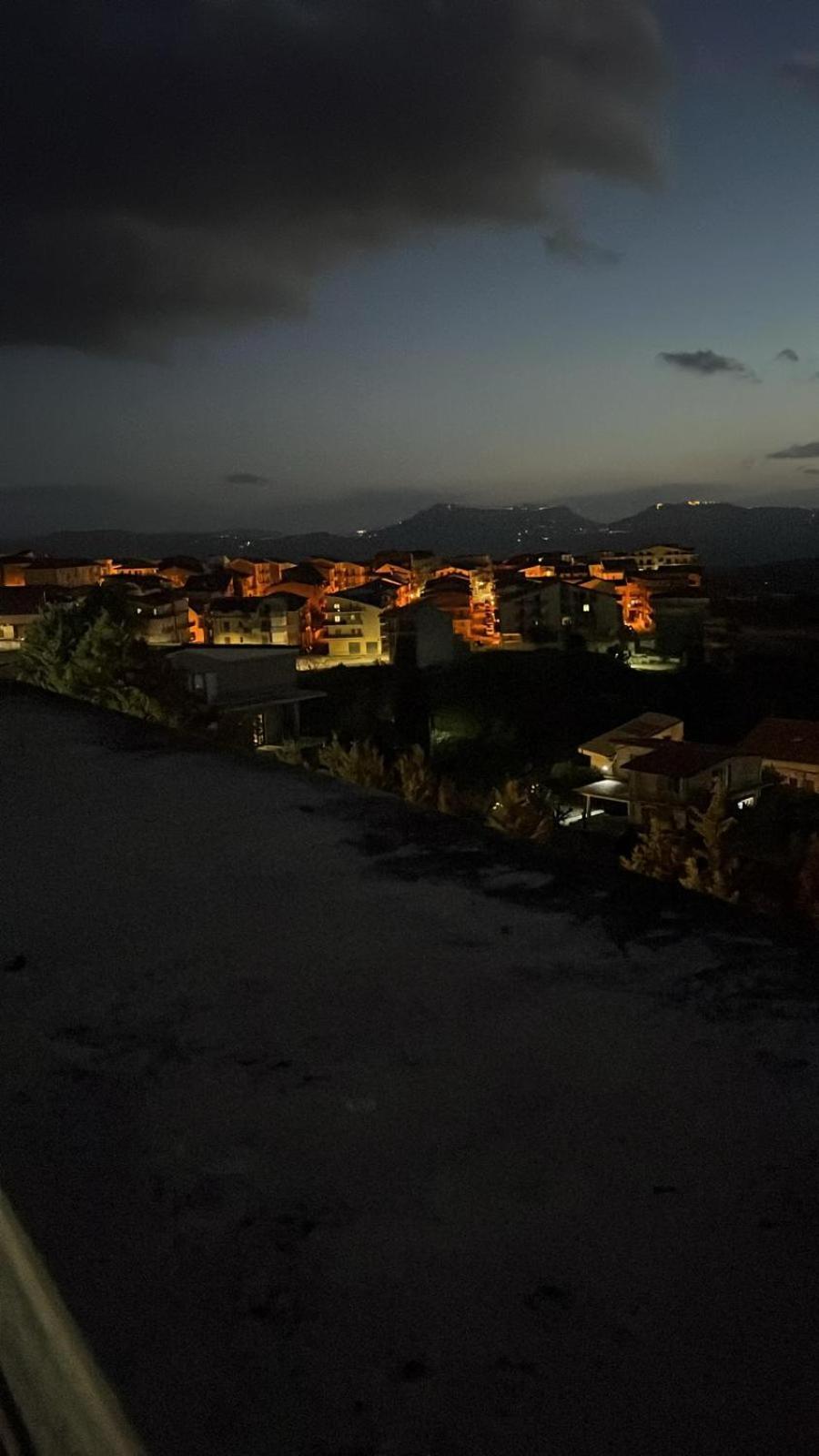 Casa Vacanza Helios Leonforte ภายนอก รูปภาพ