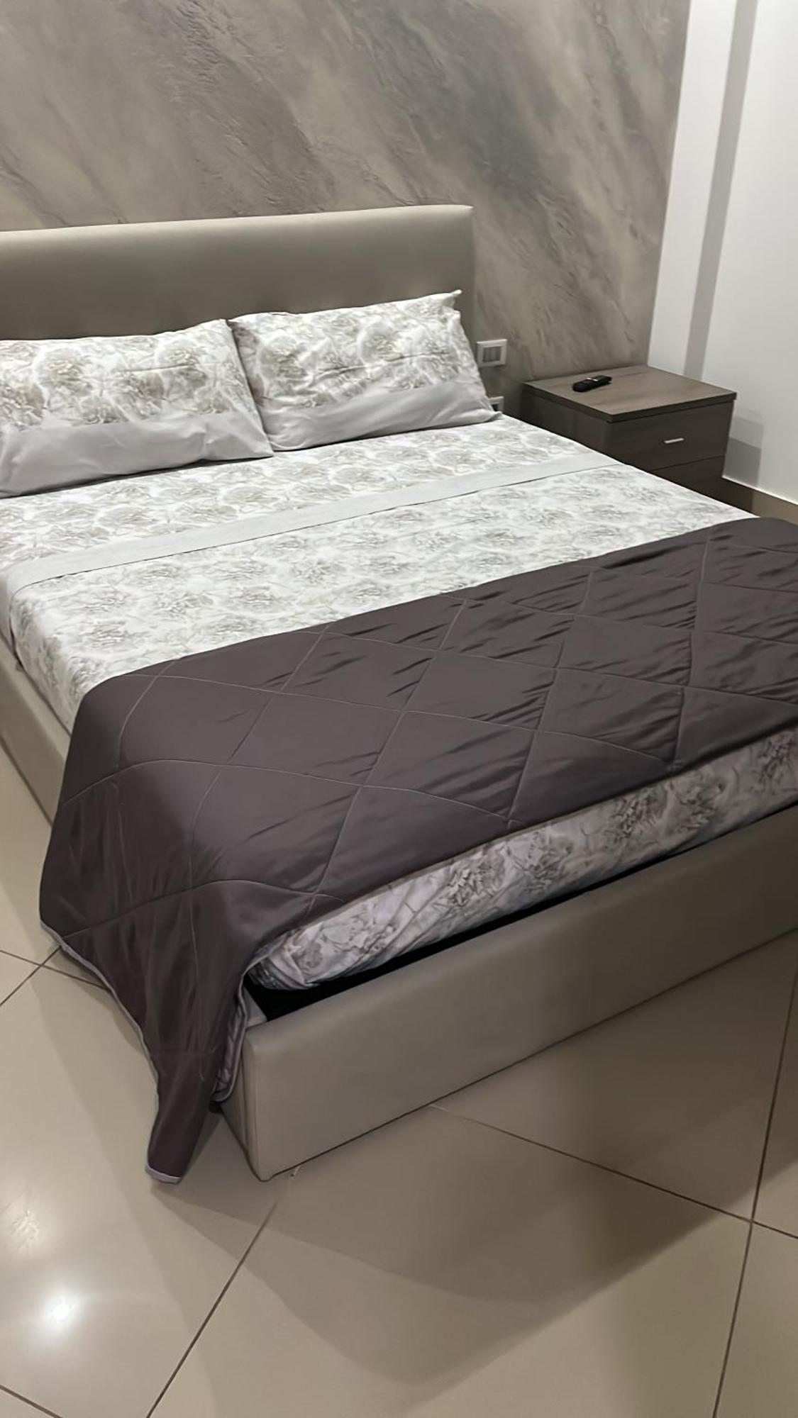 Casa Vacanza Helios Leonforte ภายนอก รูปภาพ